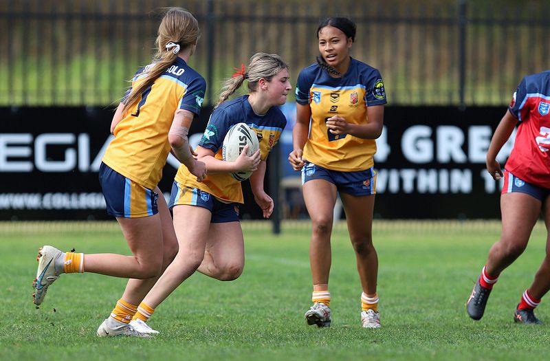 u16 Schoolgirls D1 RED v GOLD