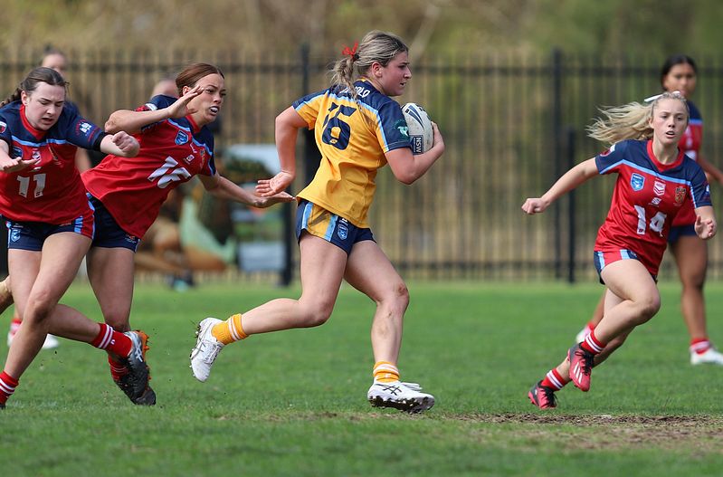 u16 Schoolgirls D1 RED v GOLD