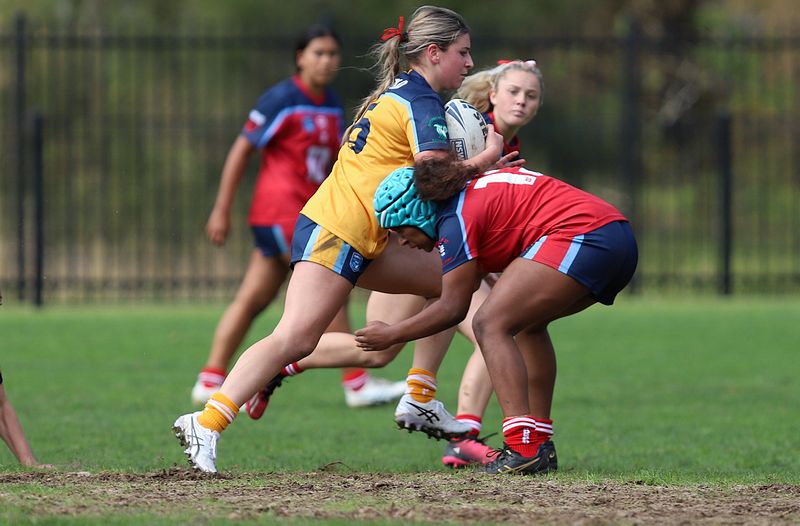 u16 Schoolgirls D1 RED v GOLD