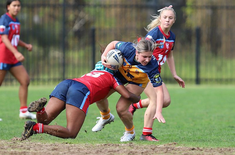 u16 Schoolgirls D1 RED v GOLD