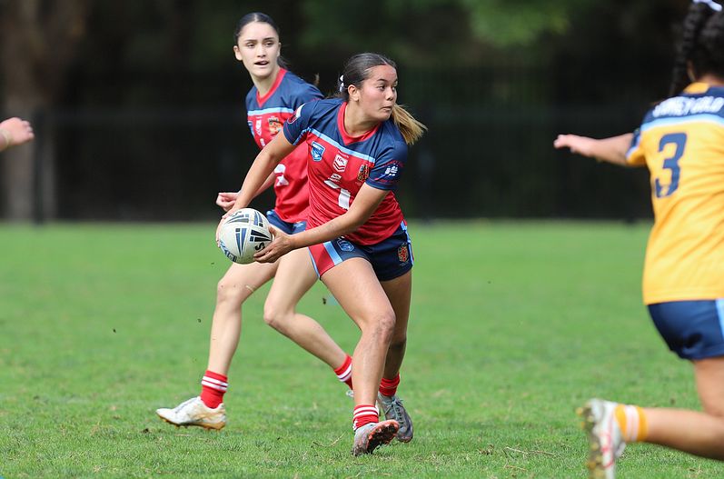 u16 Schoolgirls D1 RED v GOLD