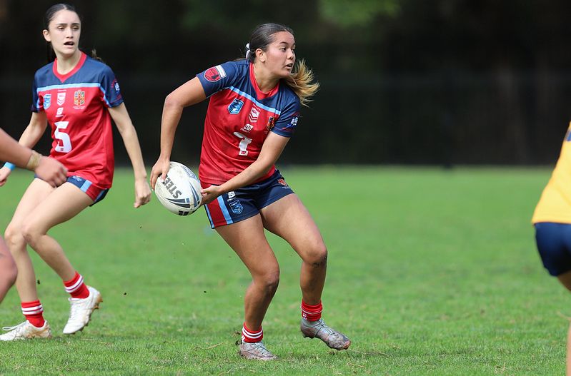 u16 Schoolgirls D1 RED v GOLD