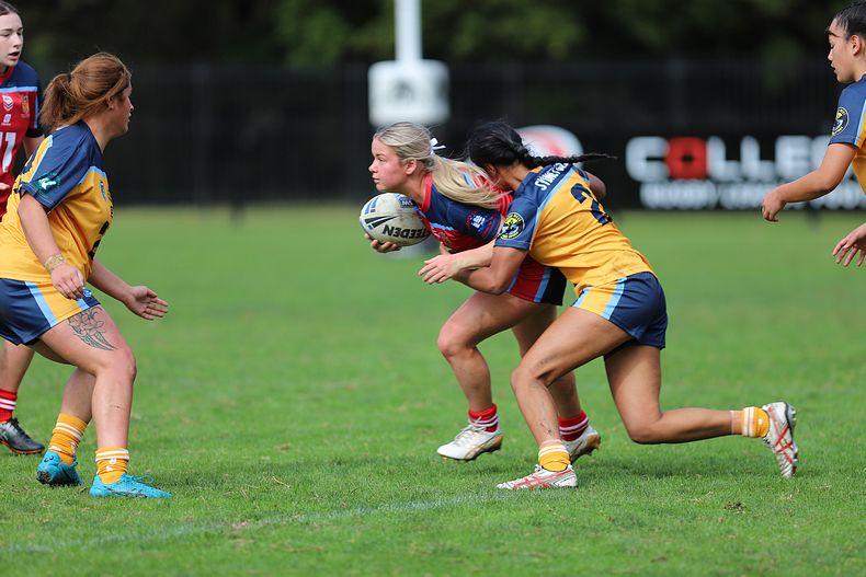 u16 Schoolgirls D1 RED v GOLD