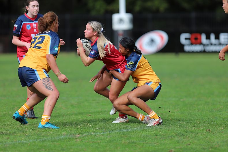 u16 Schoolgirls D1 RED v GOLD