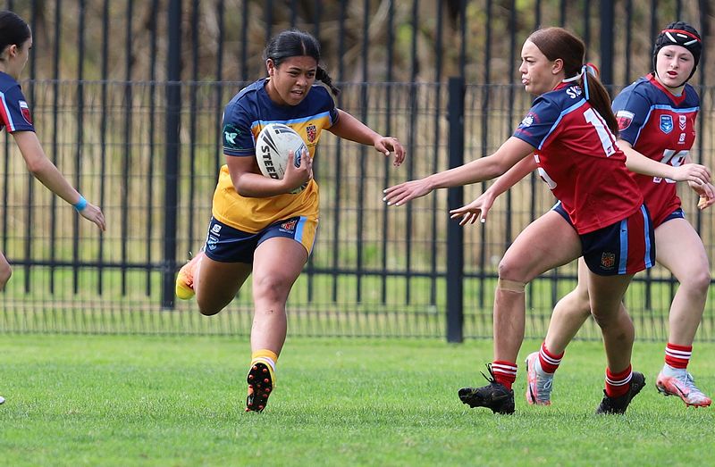 u16 Schoolgirls D1 RED v GOLD