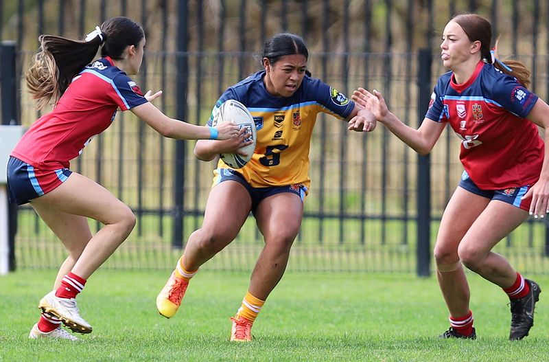 u16 Schoolgirls D1 RED v GOLD