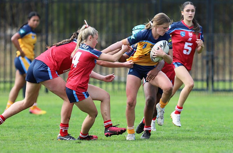 u16 Schoolgirls D1 RED v GOLD