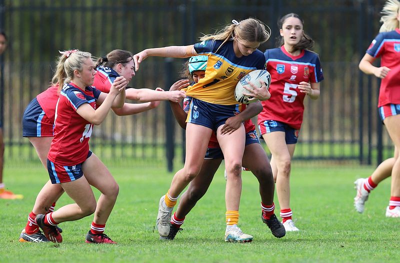 u16 Schoolgirls D1 RED v GOLD
