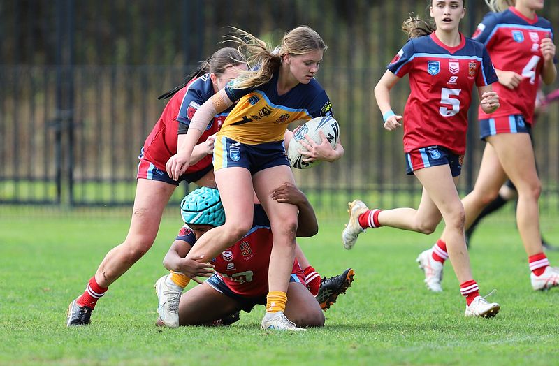 u16 Schoolgirls D1 RED v GOLD