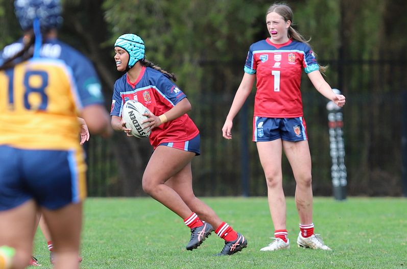 u16 Schoolgirls D1 RED v GOLD
