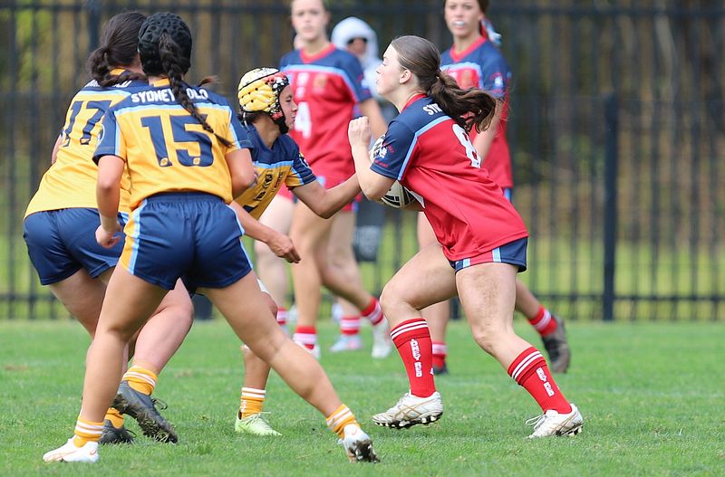 u16 Schoolgirls D1 RED v GOLD