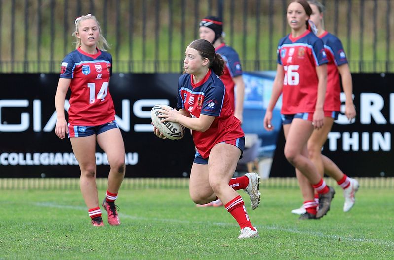 u16 Schoolgirls D1 RED v GOLD