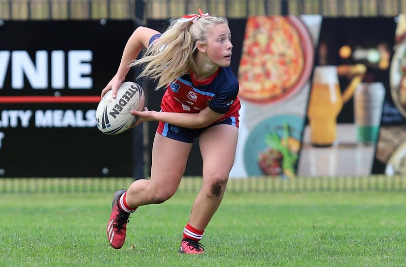 u16 Schoolgirls D1 RED v GOLD