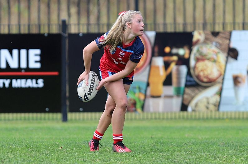 u16 Schoolgirls D1 RED v GOLD