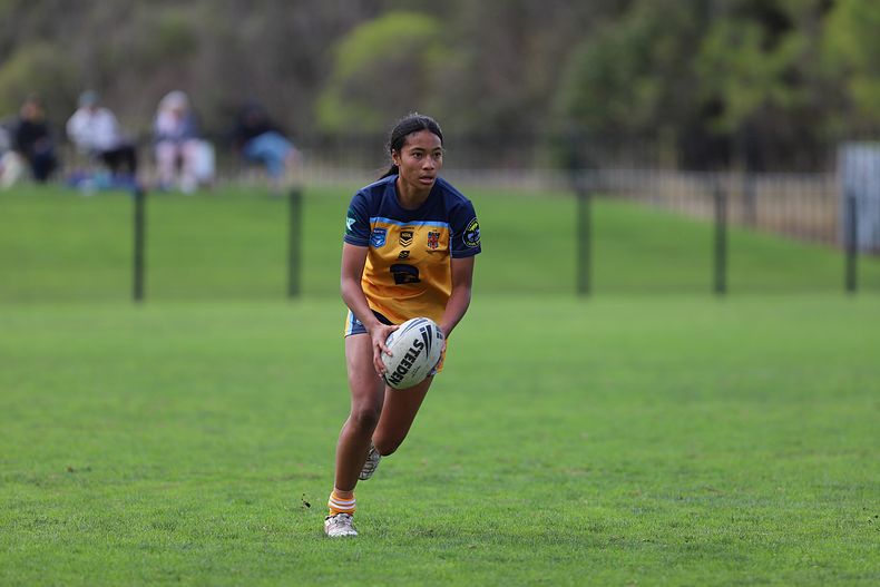 u16 Schoolgirls D1 RED v GOLD