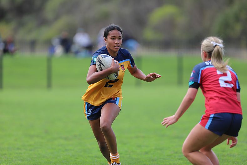 u16 Schoolgirls D1 RED v GOLD