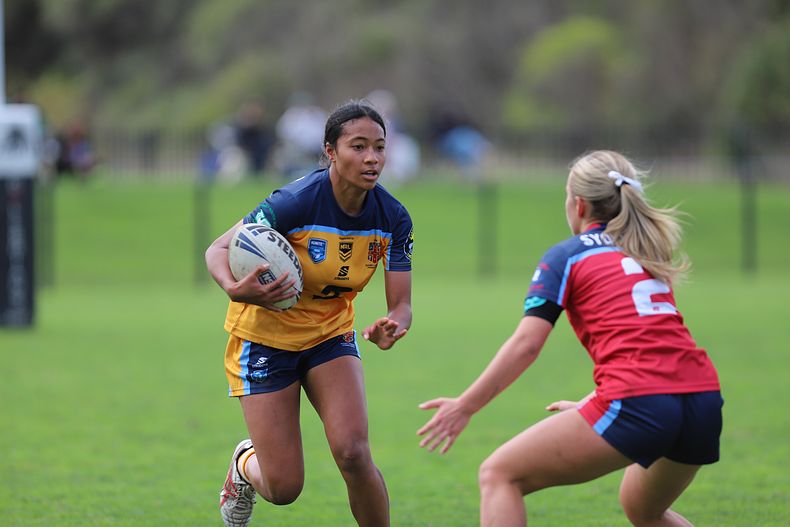 u16 Schoolgirls D1 RED v GOLD