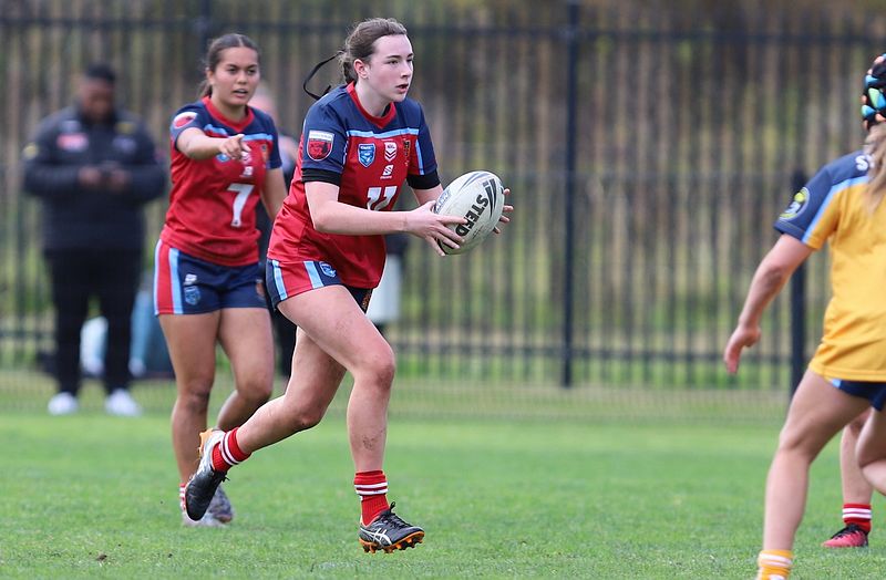 u16 Schoolgirls D1 RED v GOLD