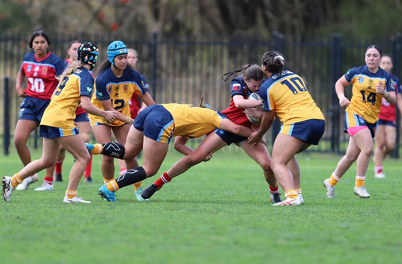 u16 Schoolgirls D1 RED v GOLD
