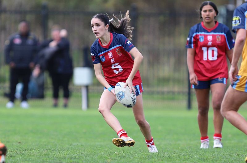 u16 Schoolgirls D1 RED v GOLD