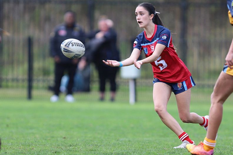 u16 Schoolgirls D1 RED v GOLD