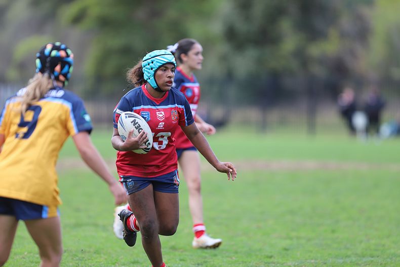 u16 Schoolgirls D1 RED v GOLD