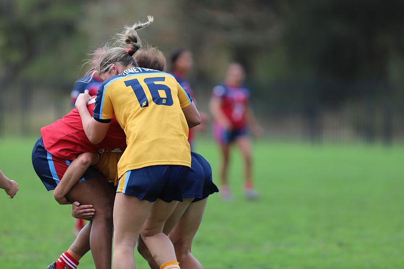 u16 Schoolgirls D1 RED v GOLD