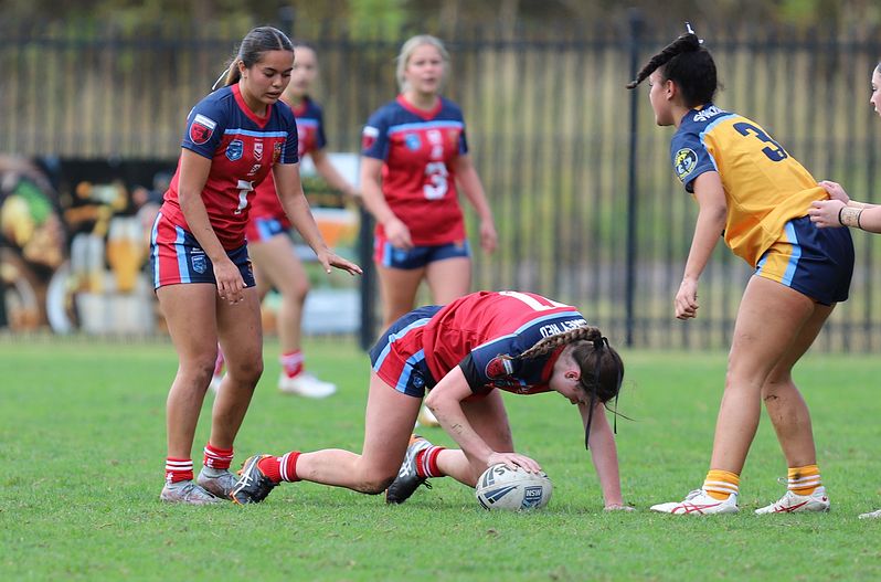 u16 Schoolgirls D1 RED v GOLD