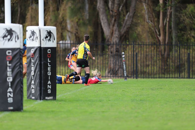u16 Schoolgirls D1 RED v GOLD