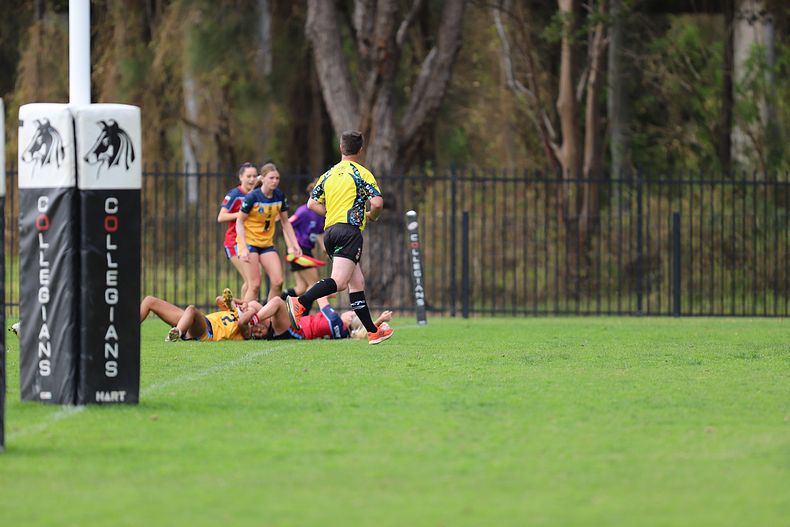 u16 Schoolgirls D1 RED v GOLD