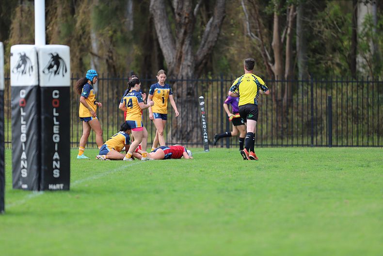 u16 Schoolgirls D1 RED v GOLD