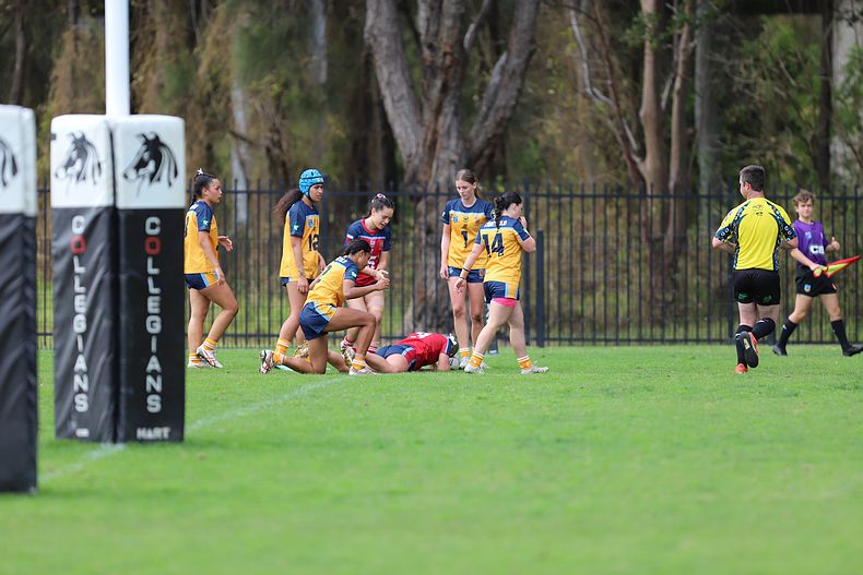 u16 Schoolgirls D1 RED v GOLD