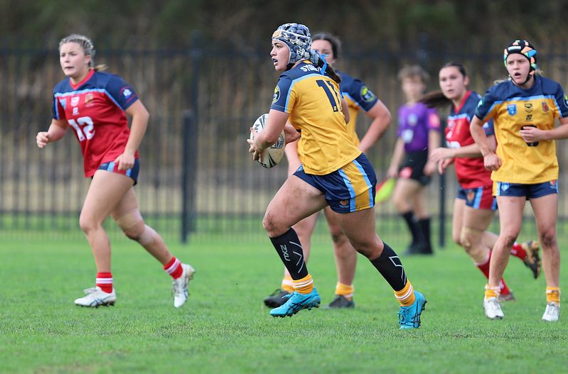 u16 Schoolgirls D1 RED v GOLD
