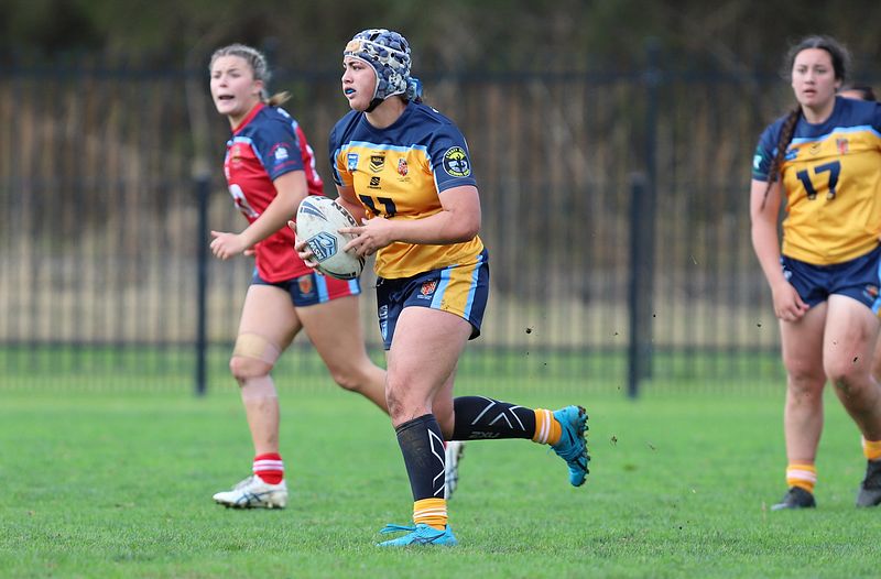 u16 Schoolgirls D1 RED v GOLD