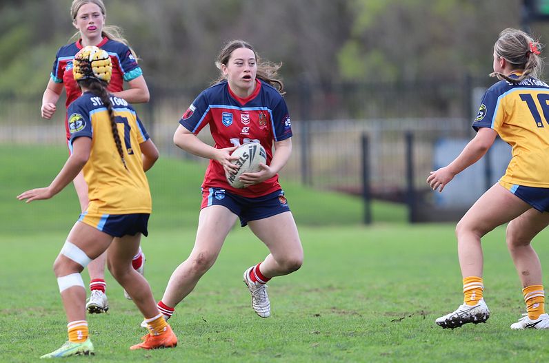 u16 Schoolgirls D1 RED v GOLD
