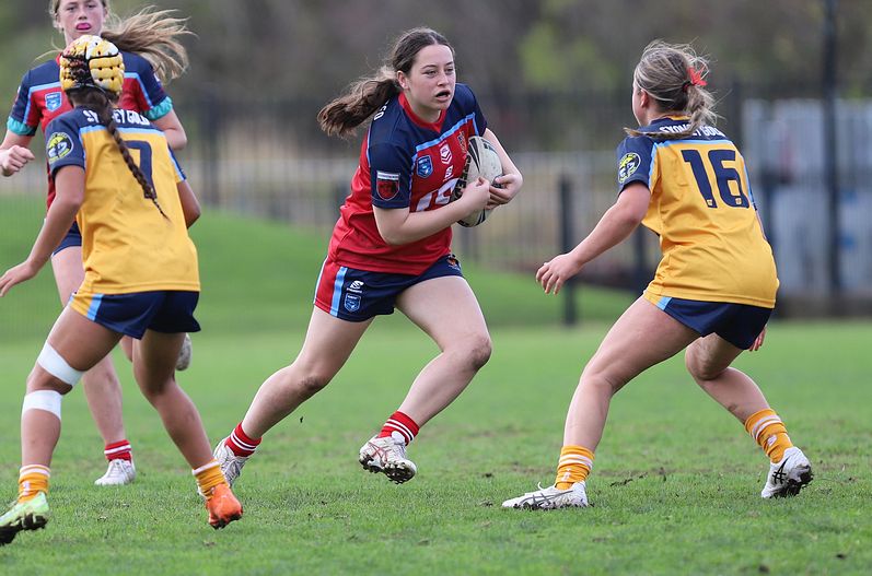 u16 Schoolgirls D1 RED v GOLD