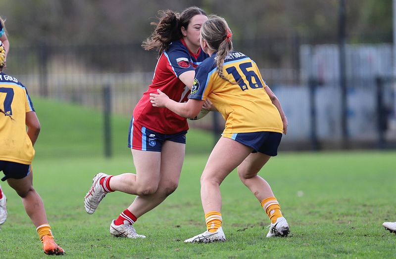 u16 Schoolgirls D1 RED v GOLD