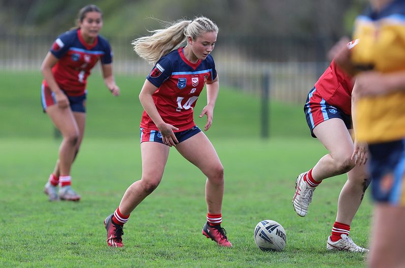 u16 Schoolgirls D1 RED v GOLD