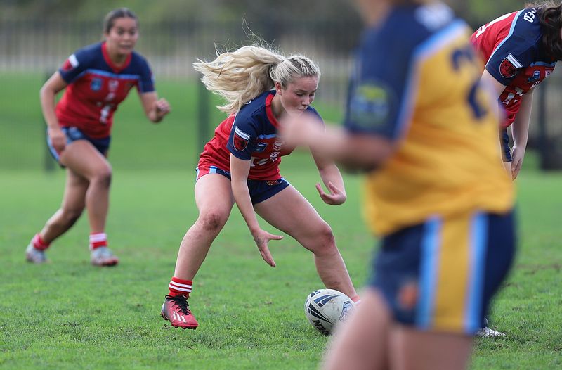 u16 Schoolgirls D1 RED v GOLD