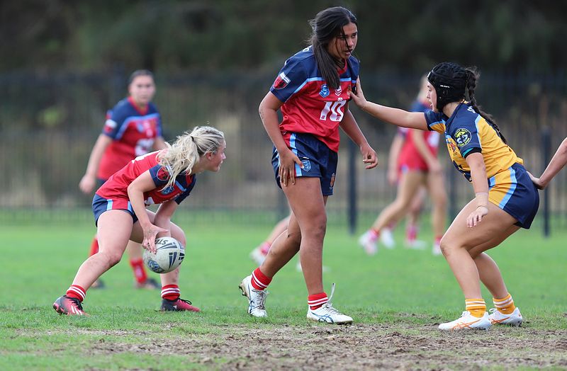 u16 Schoolgirls D1 RED v GOLD