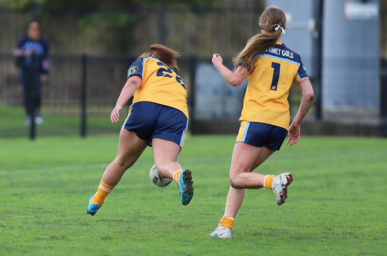 u16 Schoolgirls D1 RED v GOLD
