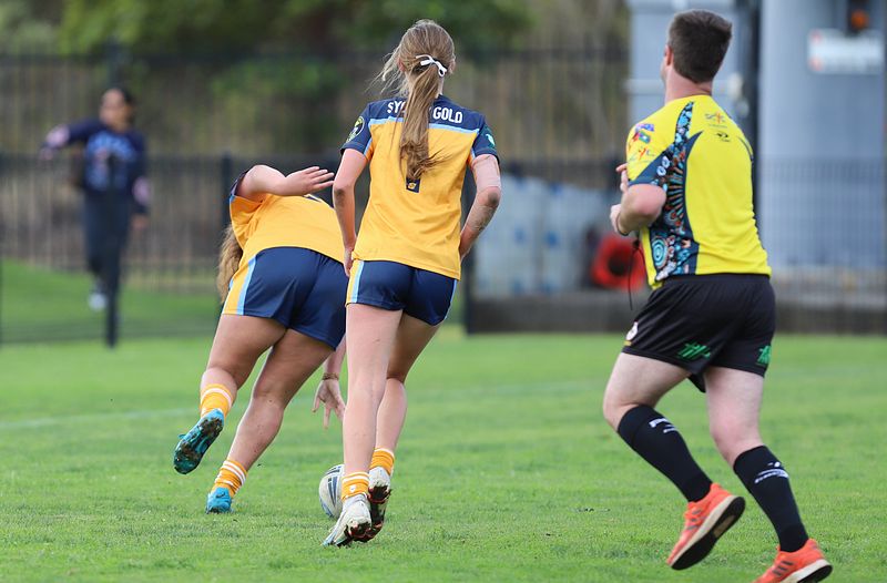 u16 Schoolgirls D1 RED v GOLD