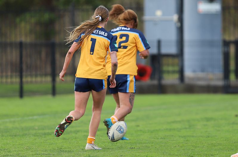 u16 Schoolgirls D1 RED v GOLD