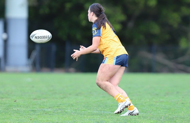 u16 Schoolgirls D1 RED v GOLD