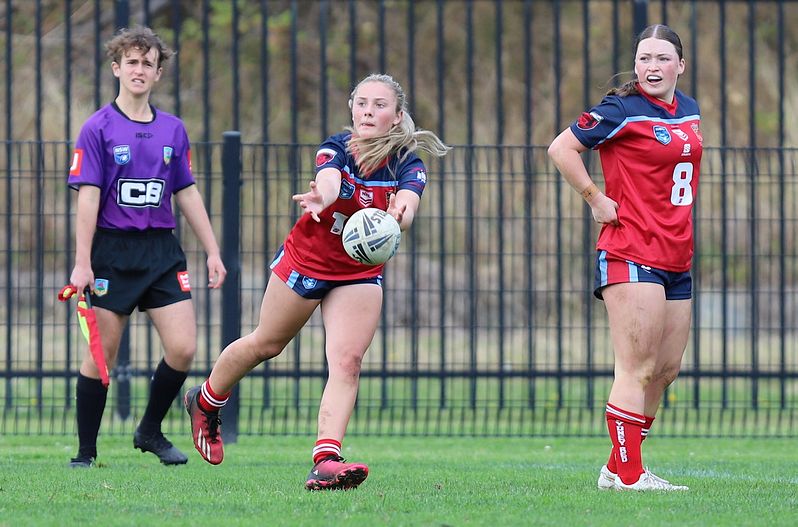u16 Schoolgirls D1 RED v GOLD
