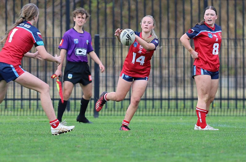 u16 Schoolgirls D1 RED v GOLD