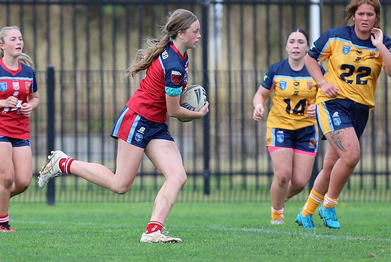 u16 Schoolgirls D1 RED v GOLD