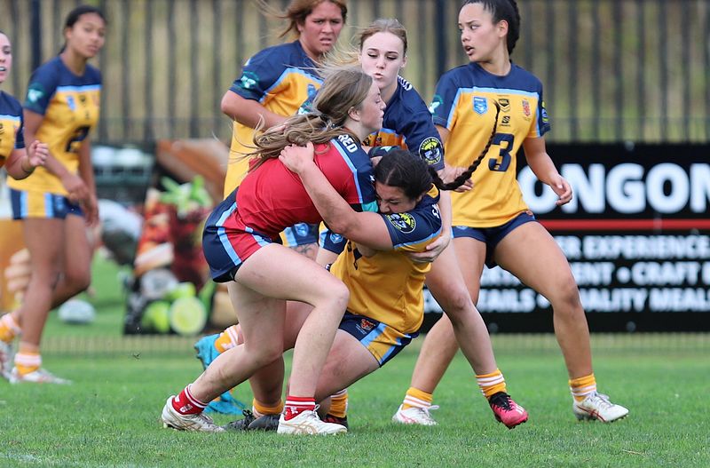 u16 Schoolgirls D1 RED v GOLD