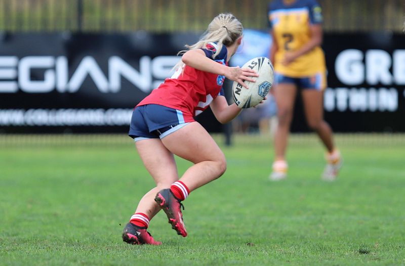 u16 Schoolgirls D1 RED v GOLD