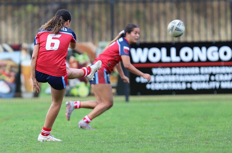 u16 Schoolgirls D1 RED v GOLD